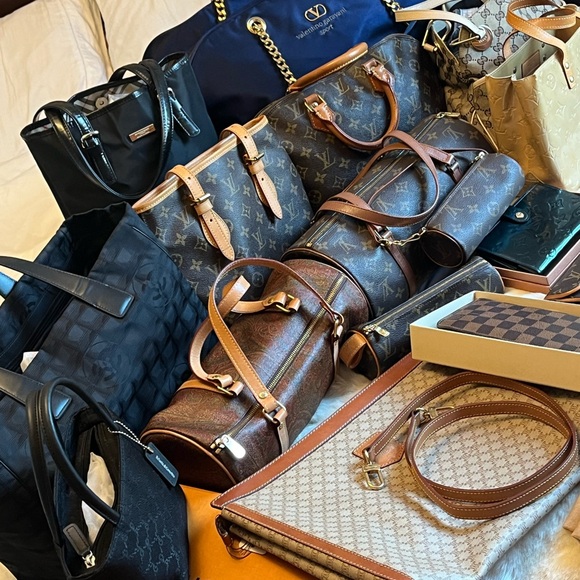 AURORA IS LIVE‼️‼️Like this listing to get notified when I go live❤️❤️ - Picture 2 of 2